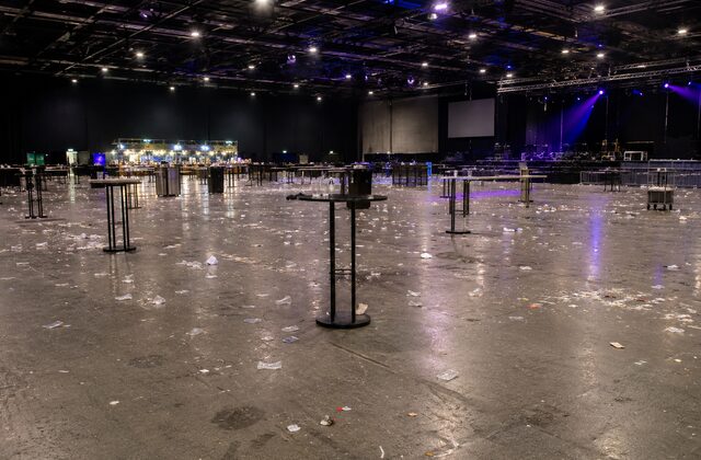 Evenementenlocatie tijdens ontruiming en schoonmaak